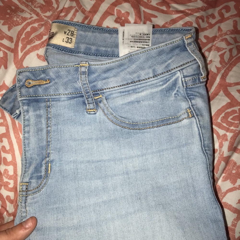 Hollister Lightwash Jeans size 7 LONG